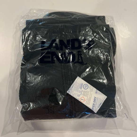 Two Lands End Down Puffer Vests in Black and Deep Sea Navy - Picture 8 of 9